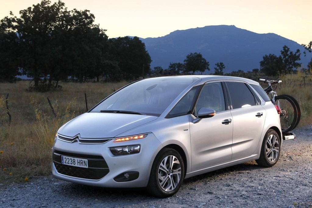 EL NUEVO CITROËN C4 PICASSO HA SIDO TAMBIÉN DISEÑADO PARA DISFRUTAR DEL DEPORTE AL AIRE LIBRE: GOLF, CICLISMO, SURF, SNOWBOARD…