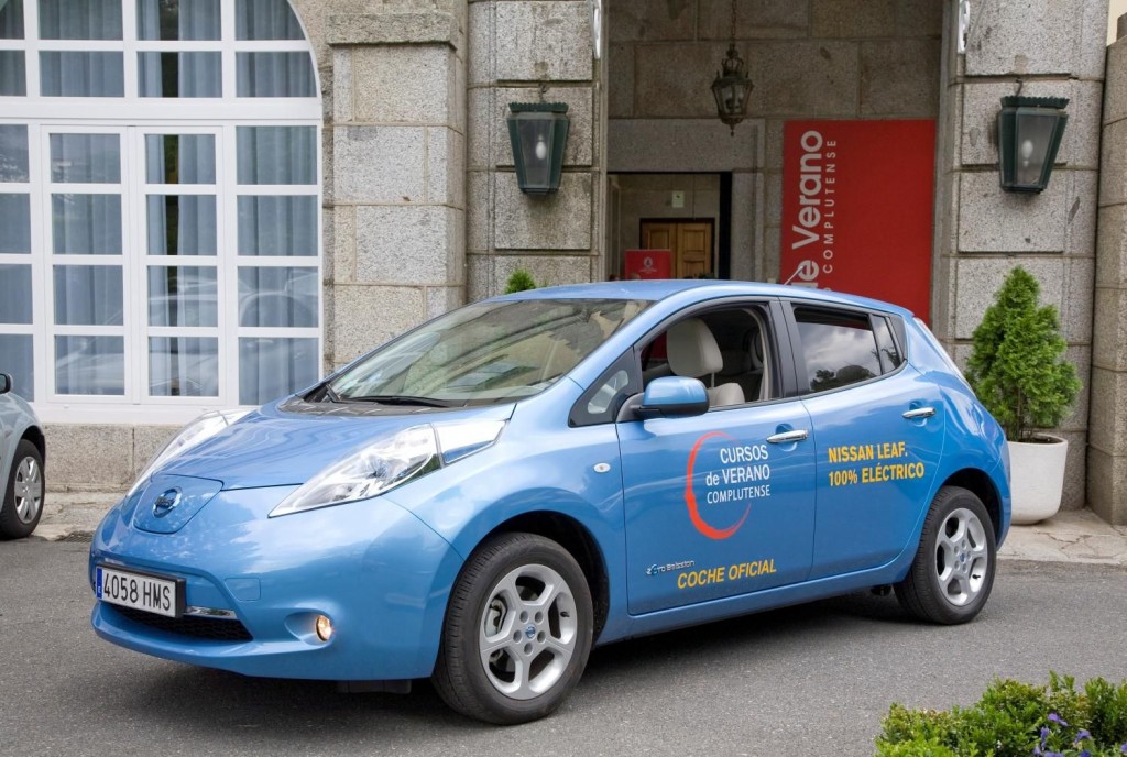 NISSAN LEAF 100% ELÉCTRICO COCHE OFICIAL DE LOS CURSOS DE VERANO DE LA UNIVERSIDAD COMPLUTENSE DE MADRID.