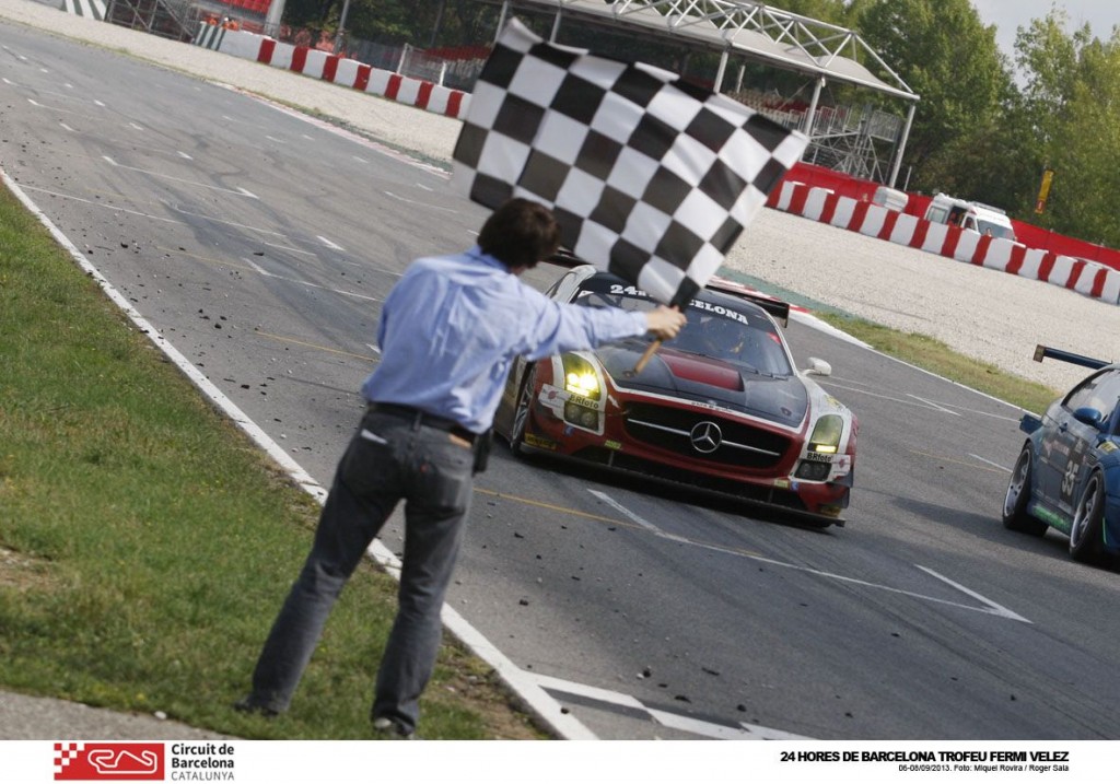  EL MERCEDES SLS AMG GT3 VENCEDOR EN LAS 24 HORAS DE BARCELONA.