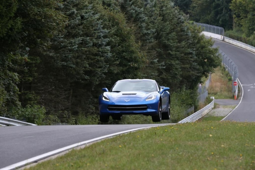 EL CORVETTE STINGRAY SE PONE A PUNTO EN NÜRBURGRING.