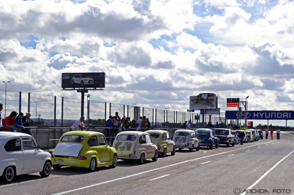 DESDE LAS 10,00 HASTA LAS 17,30 EN TANDAS DE 15 MINUTOS LA PISTA ESTUVO DISPONIBLE PARA TODOS AQUELLOS QUE SUEÑAN CON SER PILOTO, AUNQUE SÓLO SEA DURANTE UN RATO AL AÑO; O SIMPLEMENTE QUISIERON DAR UN PASEO PARA PRESUMIR DE SU CLÁSICO.