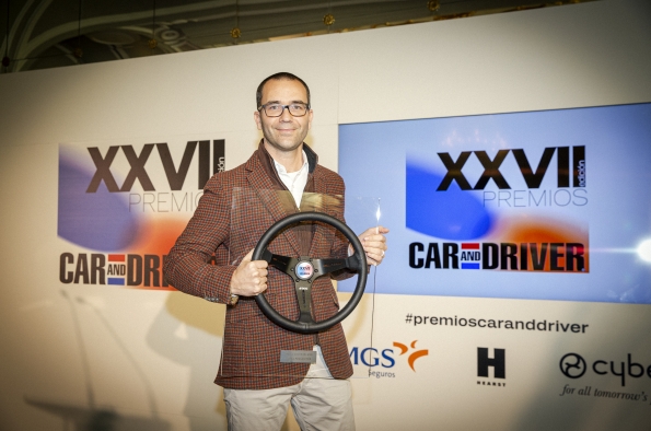 IGNASI CASANOVAS RECOGIENDO EL PREMIO CAR AND DRIVER 2021OTORGADO AL CUPRA FORMENTOR