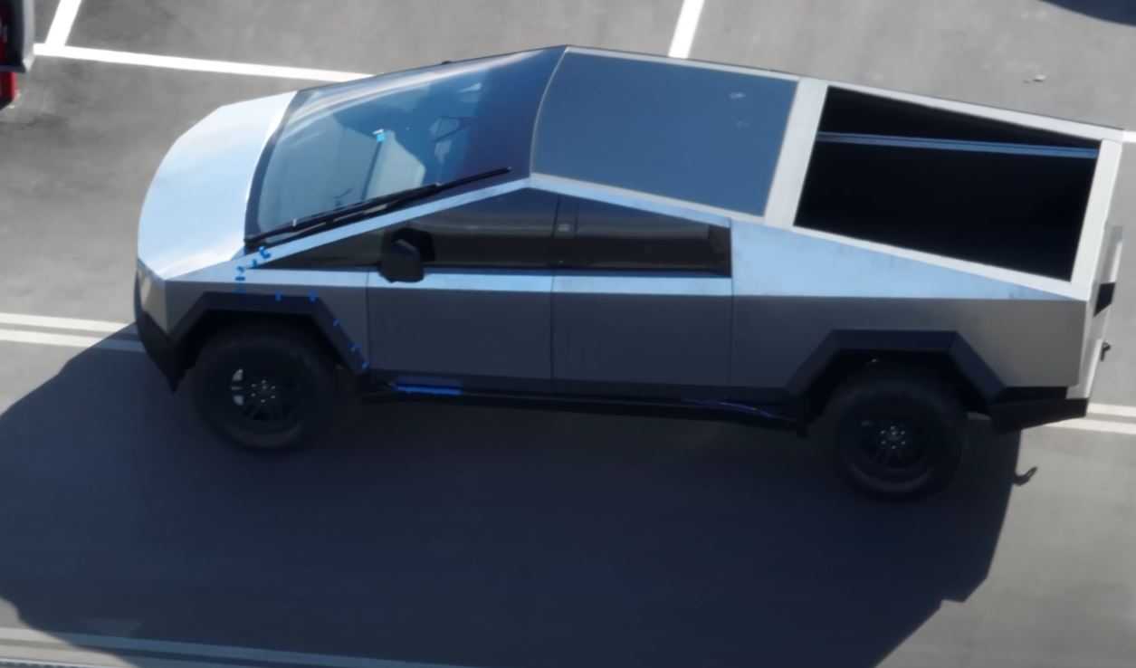 TESLA CYBERTRUCK