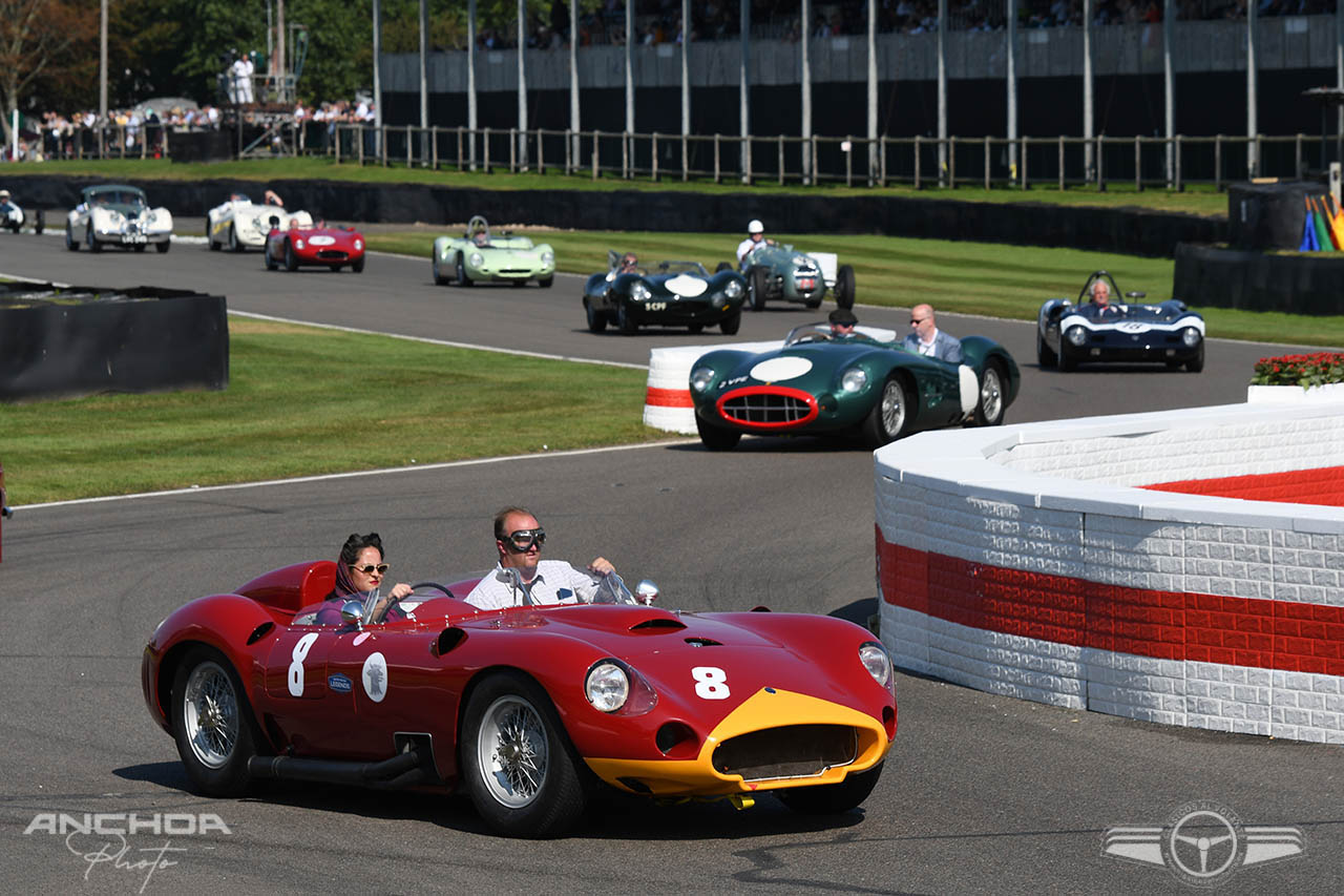 Los autos participantes en el homenaje póstumo a Stirling Moss