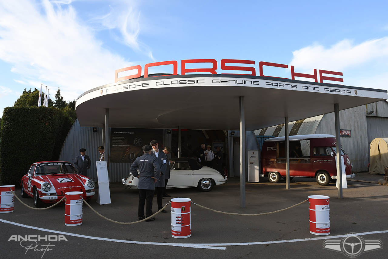 Zona promocional de la rama de clásicos de Porsche