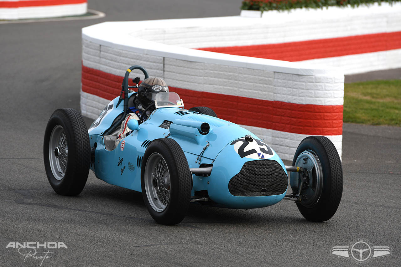 Un Talbot Lago Type 26C de 1948 negociando la chicane