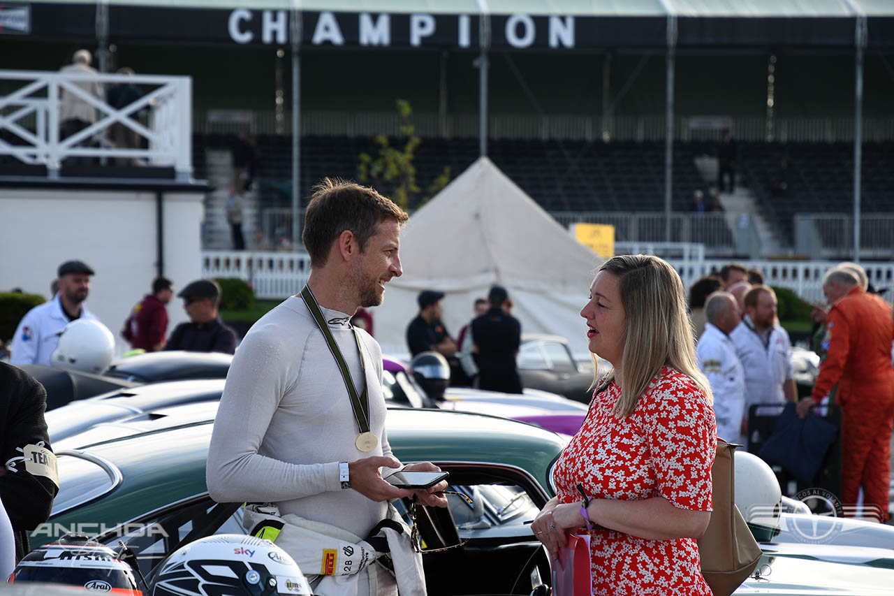 El ex piloto de Formula 1 Jenson Button participó al volante de un Jaguar E Type