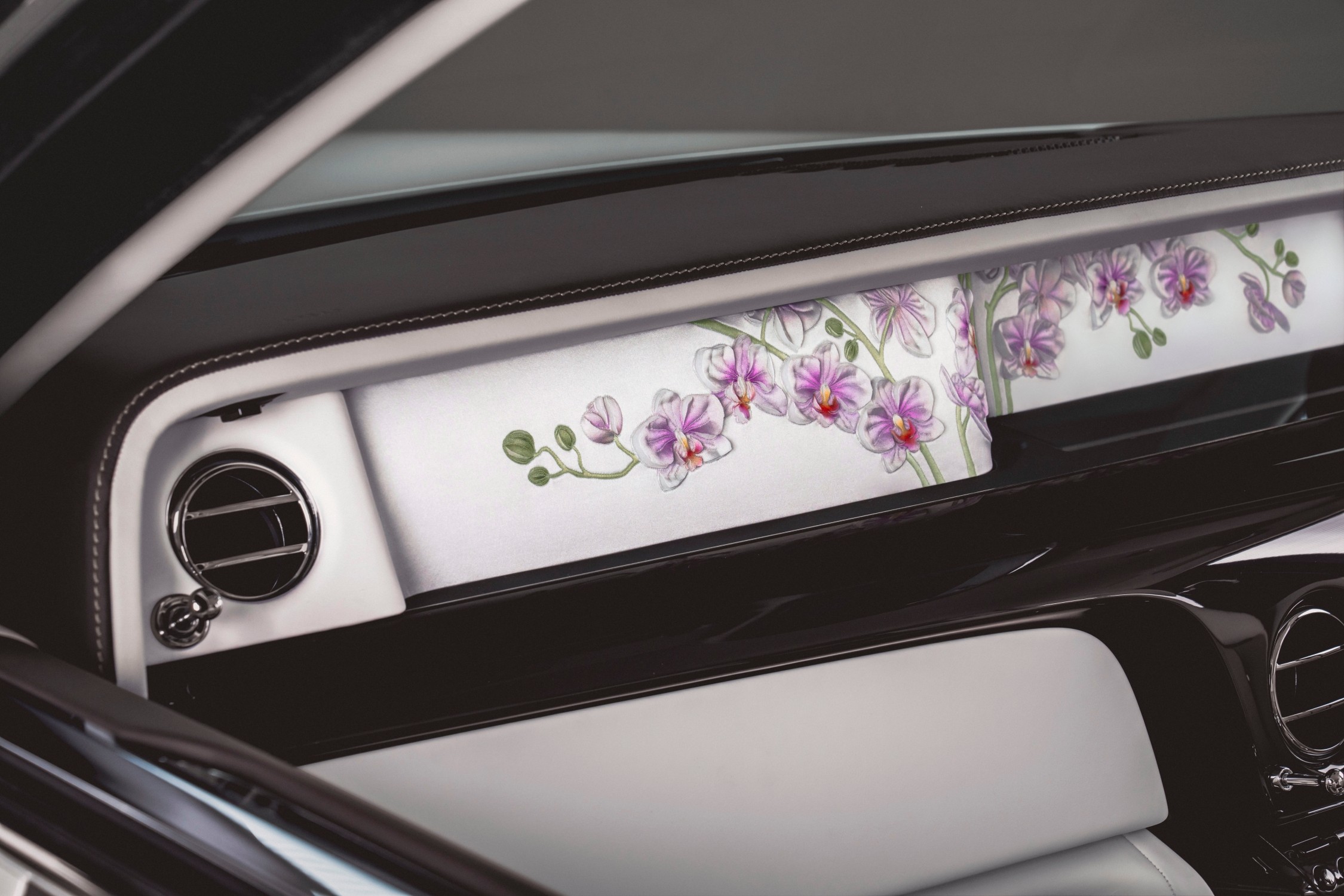 ROLLS-ROYCE PHANTOM ORCHID