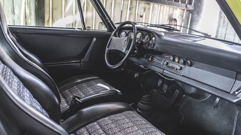 EL INTERIOR DEL PORSCHE 912 E ERA SIMILAR AL DEL 911 COETÁNEO