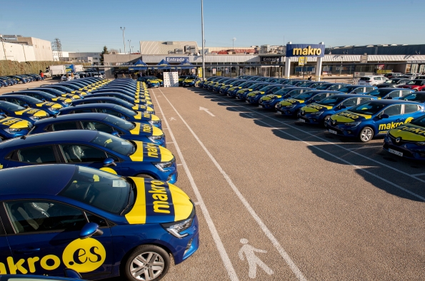 LOS 350 RENAULT CLIO E-TECH INCORPORADOS POR MAKRO A SU FUERZA COMERCIAL