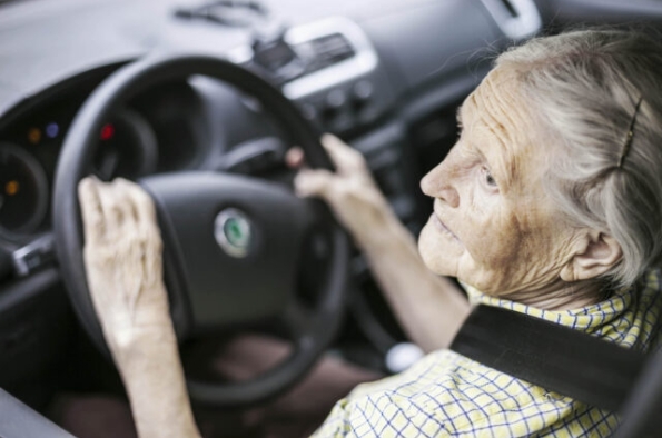 LOS ERRORES HUMANOS AL CONDUCIR, ¿SE AGRAVAN CON LA EDAD?