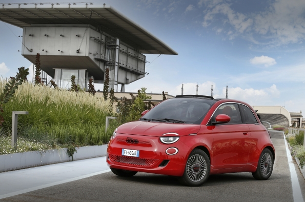 FIAT (500)RED