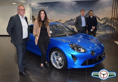 JESÚS MARTÍNEZ (DIRECTOR DE RRG LEVANTE TRES CRUCES), NATALIA ZUNIGA (ALPINE TERRITORY MANAGER), JORGE GASCÓ (DIRECTOR DE RRG CASTELLÓN) Y ÁNGEL SANTACRUZ (BUSINESS MANAGER RENAULT Y ALPINE)