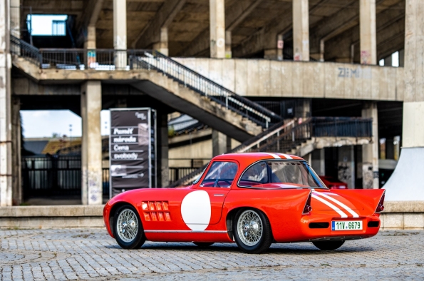 EL ŠKODA 1100 OHC COUPÉ (1959) COMPLEMENTA LA VERSIÓN DESCAPOTABLE DEL VEHÍCULO DE 1957 