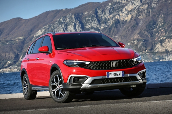 FIAT TIPO (RED)