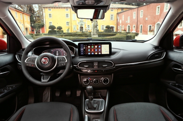 EL FIAT (TIPO)RED CUIDA A SUS OCUPANTES CON EQUIPAMIENTOS EXCLUSIVOS