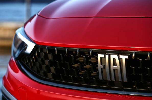 FIAT (TIPO)RED, TIPO RED POR 199.-€/MES CON 3 AÑOS DE GARANTÍA LEGAL Y 3 AÑOS DE MANTENIMIENTO