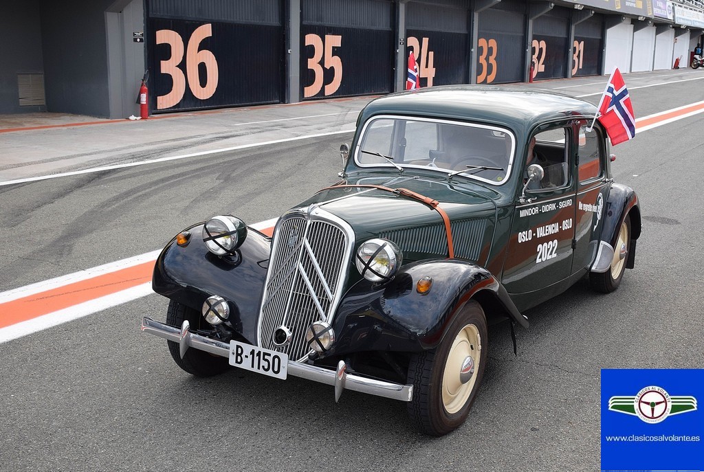 ENTRE LOS PARTICIPANTES EN EL ENCUENTRO CITROËN DEL RACING LEGENDS DESTACÓ MINDOR, QUIEN CONDUJO DESDE NORUEGA SU 11 LIGERO