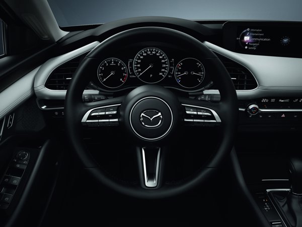 EL MAZDA 3 NO SIGUE AFORTUNADAMENTE LA MODA DE DIGITALIZAR TODOS SUS INDICADORES