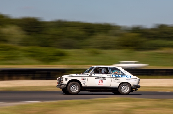 PEUGEOT 204 COUPÉ