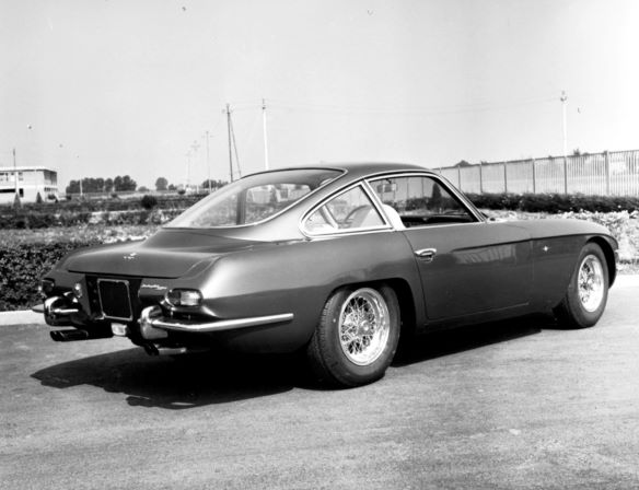 DESDE SU DEBUT EN 1964, EL V12 DE LAMBORGHINI SE CONVIRTIÓ EN UNA REFERENCIA POR SU PAR MOTOR, ELASTICIDAD, FIABILIDAD Y DURABILIDAD. 