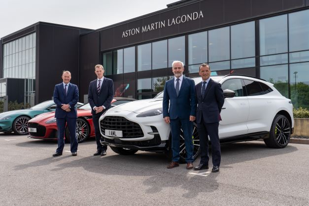  EL PRIMER ASTON MARTIN DBX707 HA SIDO INSPECCIONADO POR EL SECRETARIO DE ESTADO PARA GALES, SIMON HART MP Y EL SUBSECRETARIO PARLAMENTARIO DE ESTADO PARA GALES, DAVID DAVIES MP