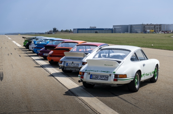 JUNTO A LA PALABRA CARRERA, LAS SIGLAS RS EN EL ALERÓN TRASERO SIGNIFICABAN “RENNSPORT”, COMPETICIÓN EN ALEMÁN