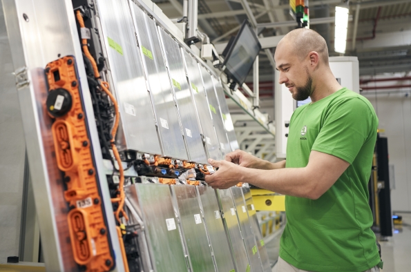 LA PLANTA DE ŠKODA EN MLADÁ BOLSELAV ES LA ÚNICA INSTALACIÓN EUROPEA DE PRODUCCIÓN DE SISTEMAS DE BATERÍA MEB FUERA DE ALEMANIA