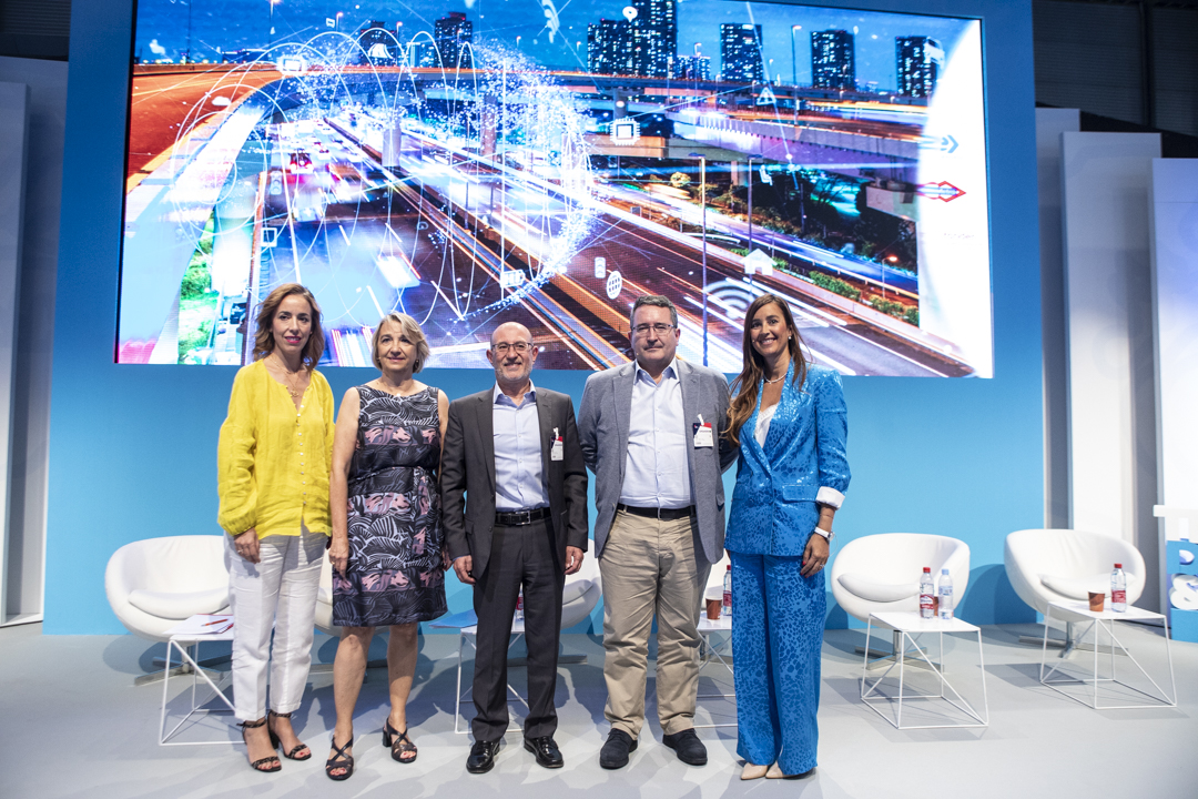 MARÍA LUISA SORIA, DIRECTORA DE RELACIONES INSTITUCIONALES E INNOVACIÓN DE SERNAUTO, TOMÁS LARA, GROUP REGIONAL HR DIRECTOR IBERIA & NORTH AFRICA DE FORVIA – FAURECIA; Y ALBERTO PÉREZ, DIRECTOR DE RRHH DE CAETANO RETAIL ESPAÑA, PARTICIPANTES EN LA MESA REDONDA TALENTO EN LA INDUSTRIA DE LA AUTOMOCIÓN