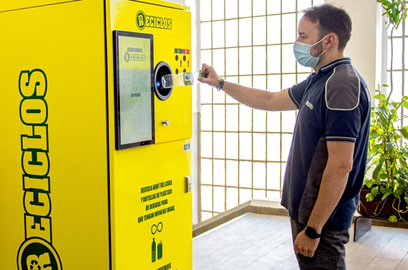 UNA DE LAS TRES MÁQUINAS DE RECICLAJE INSTALADAS EN LA PLANTA DE IVECO EN MADRID