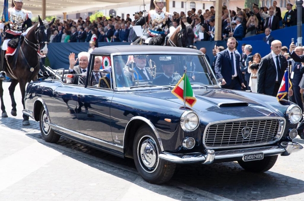 EL LANCIA FLAMINIA PRESIDENCIAL ES EL EMBAJADOR DE ITALIA 