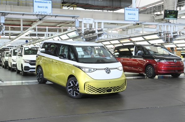 EN LA PLANTA PRINCIPAL DE VOLKSWAGEN VEHÍCULOS COMERCIALES (VWCV) EN HANNOVER, DONDE YA ESTÁ EN MARCHA LA PRODUCCIÓN DEL ID. BUZZ CARGO, ARRANCA AHORA LA PRODUCCIÓN EN SERIE DEL ID. BUZZ PRO