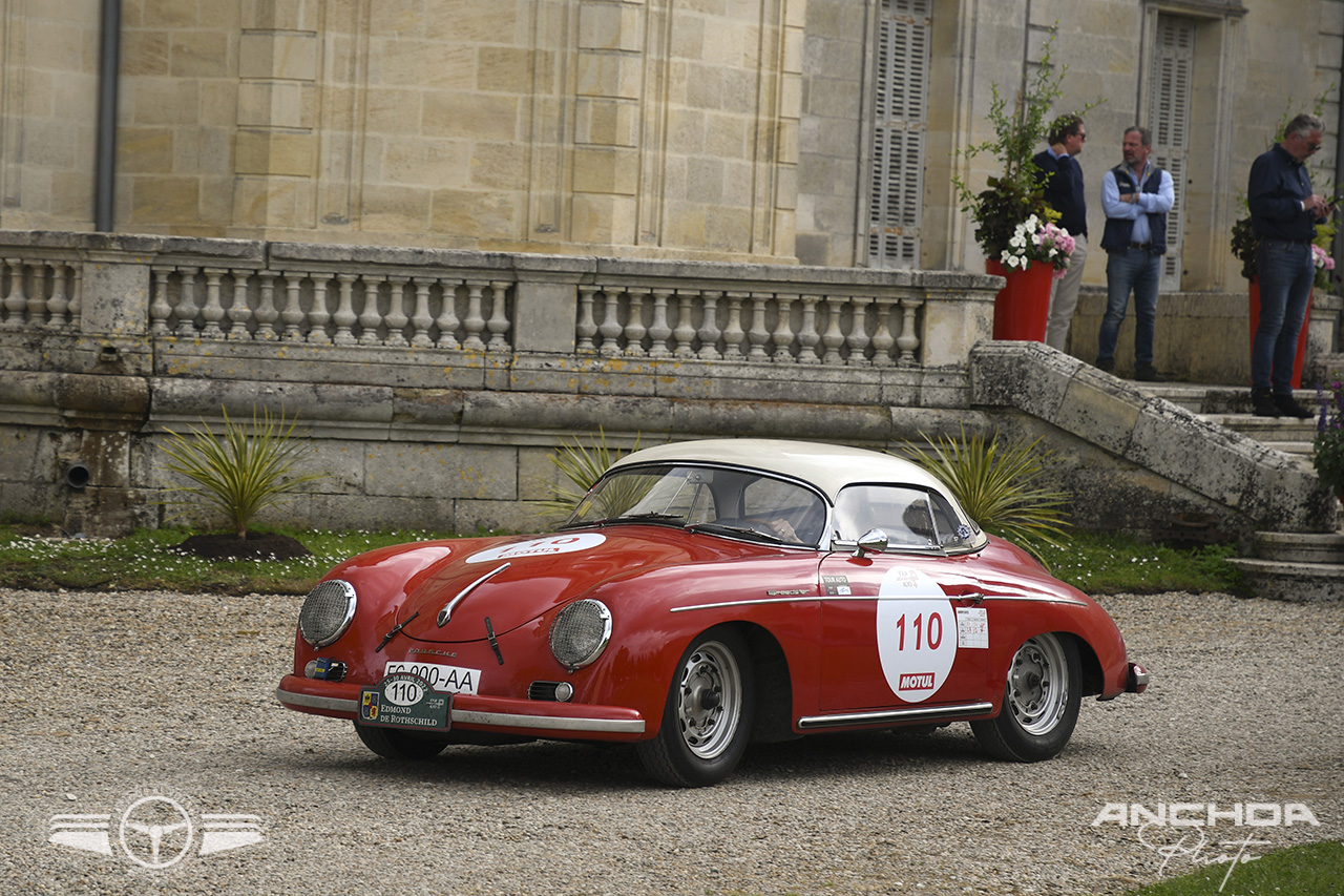 Un curioso Porsche 356 Speedster con techo duro de 1958