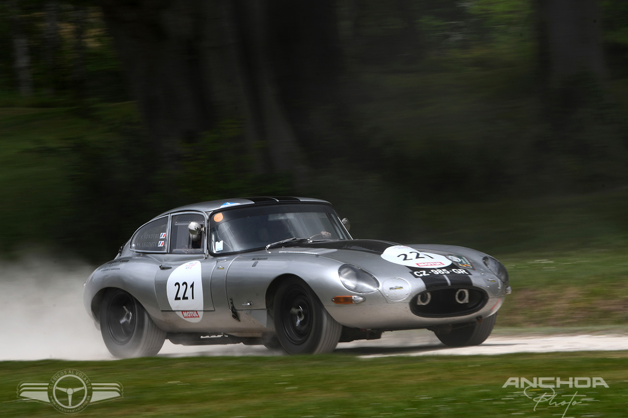 En el Tour Auto no pueden faltar los Jaguar E Type