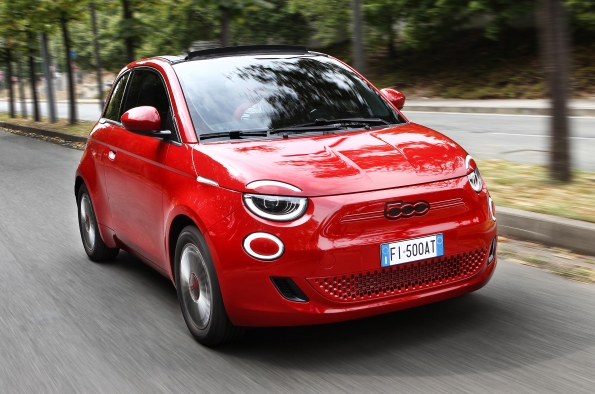 FIAT (500) RED