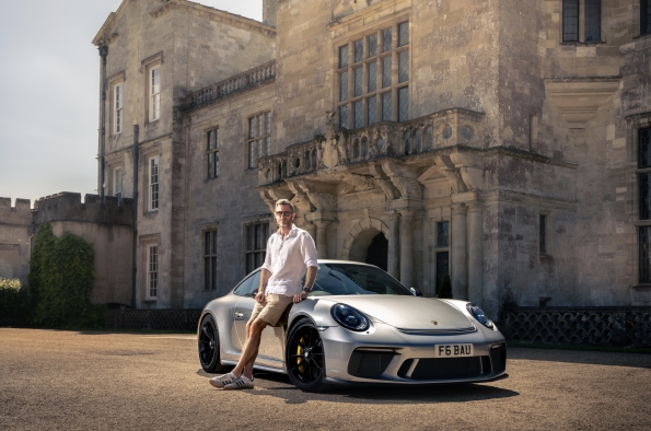 THE RIGHT HON. WILLIAM HERBERT, 18º CONDE DE PEMBROKE DISFRUTA DE SU 911GT3