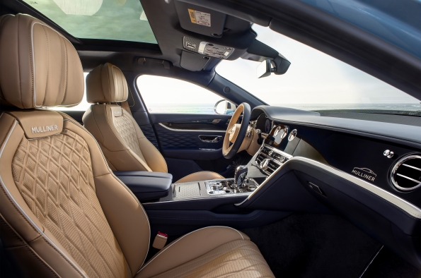 THE INTERIOR OF THE FLYING SPUR MULLINER OFFERS A UNIQUE CHOICE OF EXQUISITE DETAIL AND TACTILE FINISHES