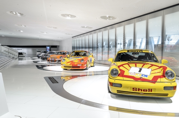 EL MUSEO PORSCHE PRESENTA UNA EDICIÓN ESPECIAL DEL 911 GT3 CUP CON DISEÑO CONMEMORATIVO DEL ANIVERSARIO