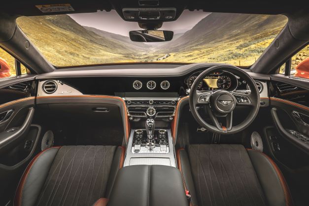 EL FLYING SPUR SPEED SERÁ UNO DE LOS ÚLTIMOS MODELOS EQUIPADOS CON EL EMBLEMÁTICO MOTOR W12, YA QUE SE DEJARÁ DE PRODUCIR LA VERSIÓN ESTÁNDAR DEL FLYING SPUR W12