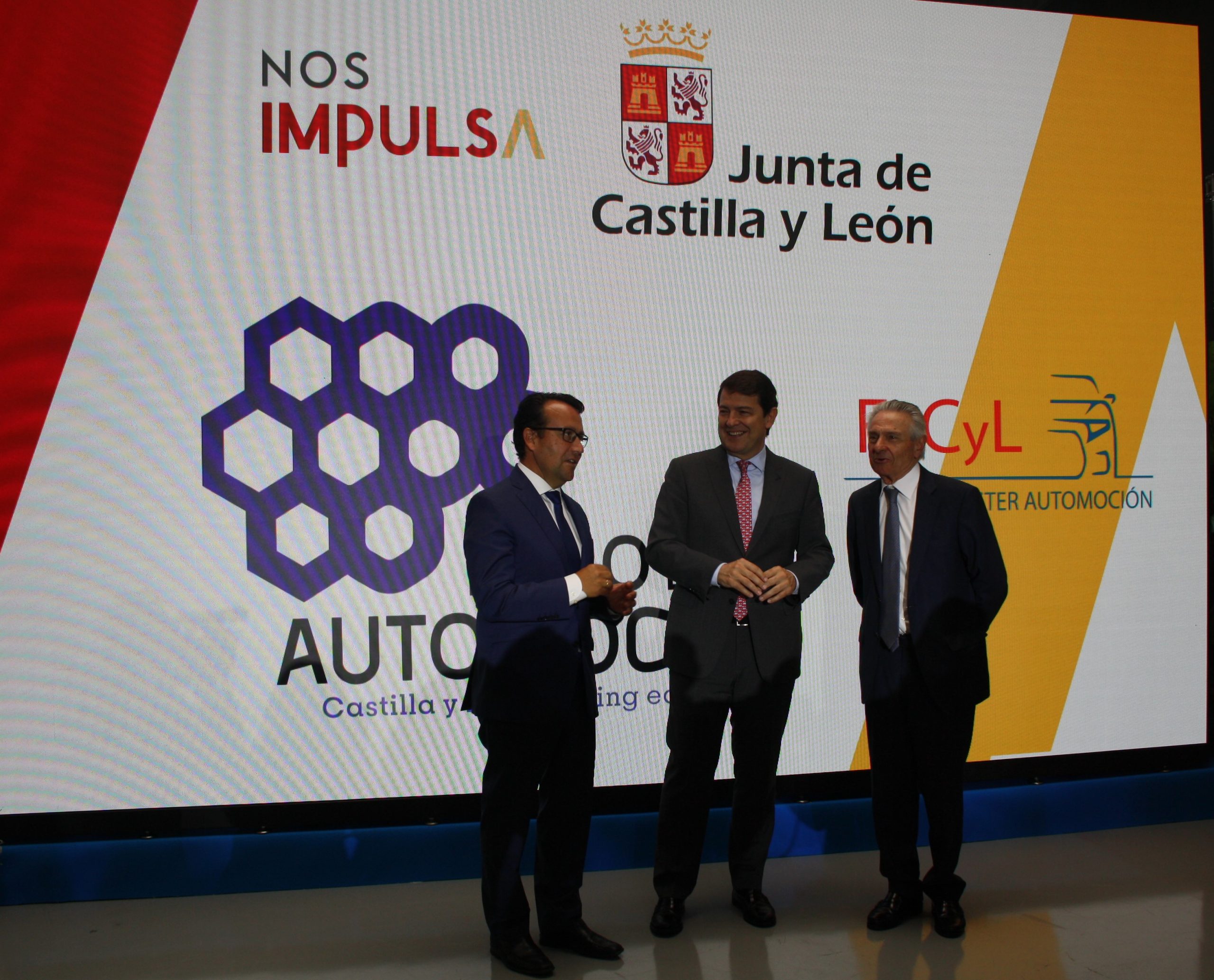 EL PRESIDENTE DE LA JUNTA DE CASTILLA Y LEÓN, ALFONSO FERNÁNDEZ MAÑUECO, JUNTO A FÉLIX CANO, PRESIDENTE DE FACYL (CLÚSTER DE AUTOMOCIÓN DE LA COMUNIDAD AUTÓNOMA), HAN PRESENTADO EN LA SEDE DE IVECO EN VALLADOLID LA MARCA SECTORIAL ‘POLO DE LA AUTOMOCIÓN’ 