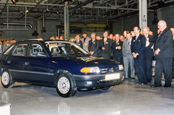 EL 23 DE SEPTIEMBRE DE 1992 SE FABRICÓ EL PRIMER OPEL ASTRA EN EISENACH