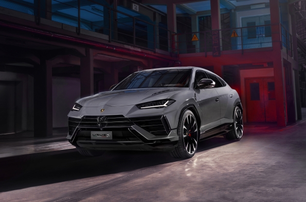 LAMBORGHINI URUS S