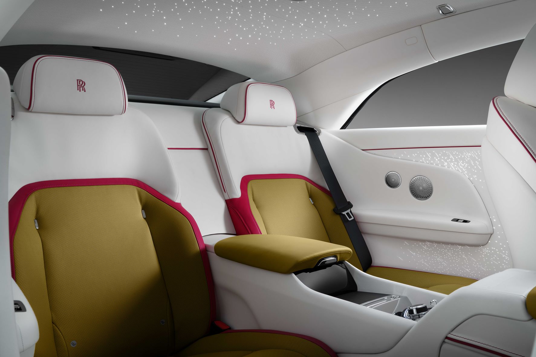 BUILT ON THE ROLLS-ROYCE ALL-ALUMINIUM ARCHITECTURE OF LUXURY