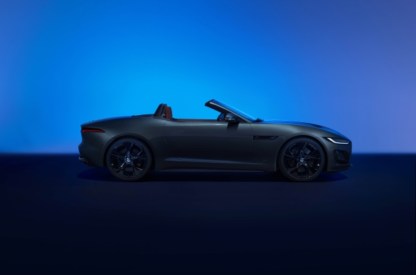 LOS CLIENTES PUEDEN ADQUIRIR LAS EDICIONES F-TYPE 75 Y F-TYPE R 75 CON EL MOTOR V8 5.0 DE 450 O 575 CV, EN VERSIÓN COUPÉ O CONVERTIBLE