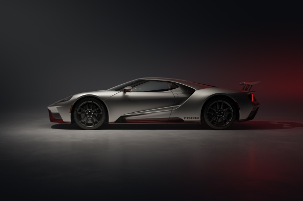 EL FORD GT LM EDITION RINDE HOMENAJE A LA VICTORIA DE LA COMPAÑÍA EN LE MANS EN 2016