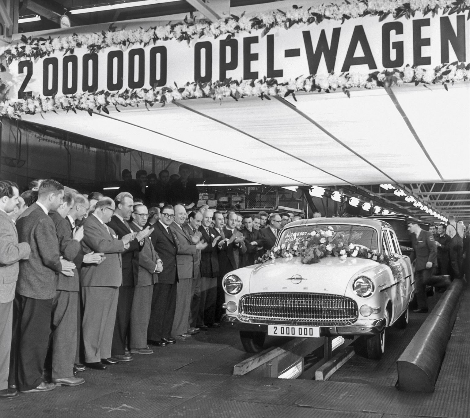 OPEL KAPITÄN 2 MILLONES