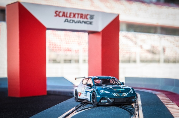 CUPRA ENTRA EN EL MUNDO DE LOS COCHES DE SLOT CON EL NUEVO SCALEXTRIC TEAM CUPRA EDITION