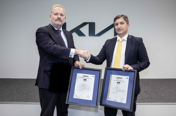 KIA ES LA PRIMERA EMPRESA DEL SECTOR DE LA AUTOMOCIÓN EN RECIBIR EL RECONOCIMIENTO POR SU EXPERIENCIA DE CLIENTE.