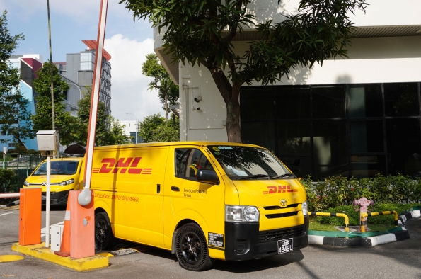 Una flota de 50 furgonetas de reparto de DHL Express equipará el neumático sin aire MICHELIN UPTIS1 para realizar entregas de última milla en Singapur 