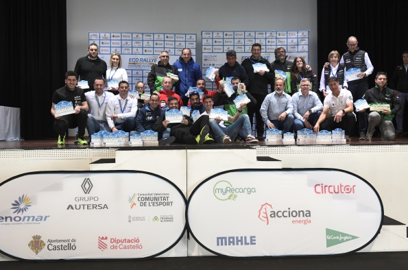 FOTO DE FAMILIA DEL X ECO RALLYE RENOMAR DE LA COMUNITAT VALENCIANA